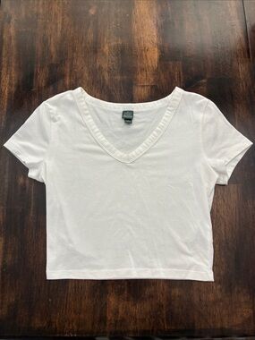 wild fable White V-Neck Crop Tee